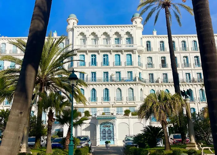 L'orient Palace *